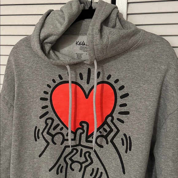 Keith Haring Sweatshirt Gray Hoodie
Holding Heart Streetwear Art! Size S Unisex - Picture 1 of 6
